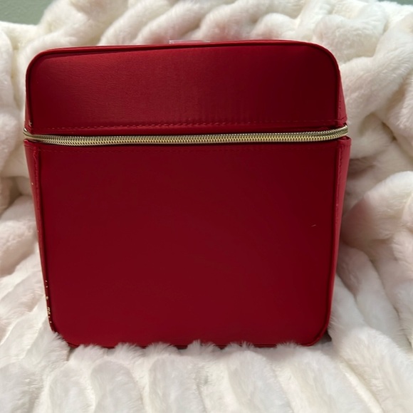 🎉 HOST PICK 🎉 Estée Lauder Holiday Edition Red Star Makeup Tote Bag - Picture 2 of 7